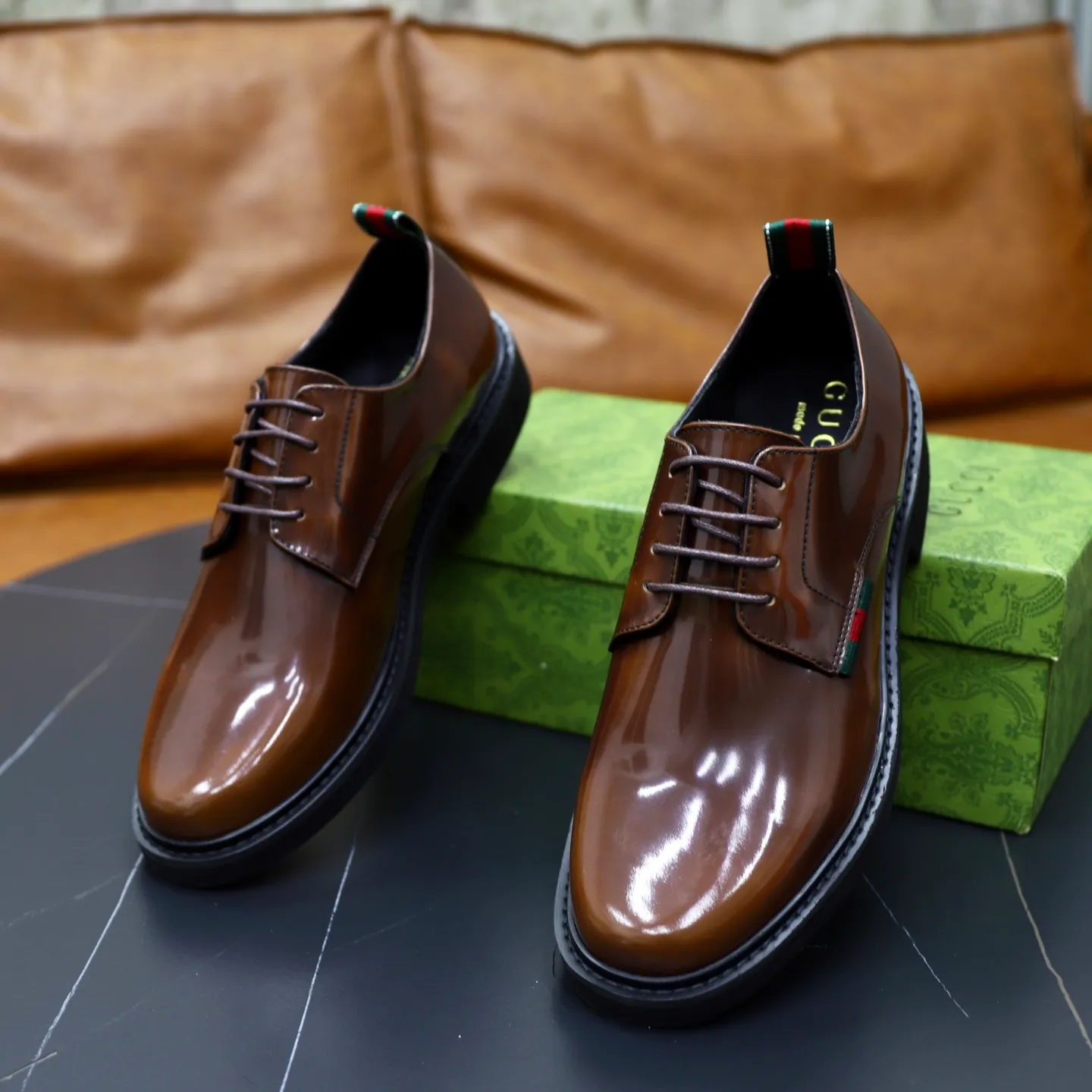 Ex-factory price: 540💰🙅‍♂️🙅‍♂️🙅‍♂️ Brand: GUCCI Standard code: Men's code 38-44 (45 can be customized) Grade: Same style as the official website Original order quality Material: Original cowhide surface Comfortable cowhide lining Original outsole Style category: Men's fashionable casual leather shoes Distinguished big-name luxury elements Top luxury Color: actual picture color